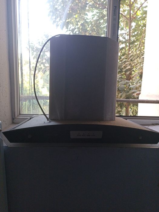 Продам кухонную вытяжку