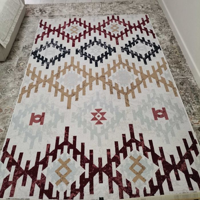 Продам ковёр (150х230)