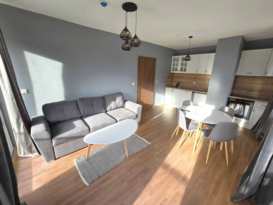 Тристаен апартамент с ново обзавеждане в Cornelia Delux