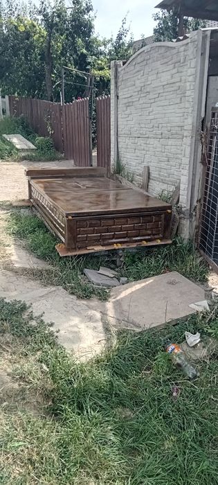 Vând ansamblu funerar cu monument  din  beton  și mozaic  în jud iasi