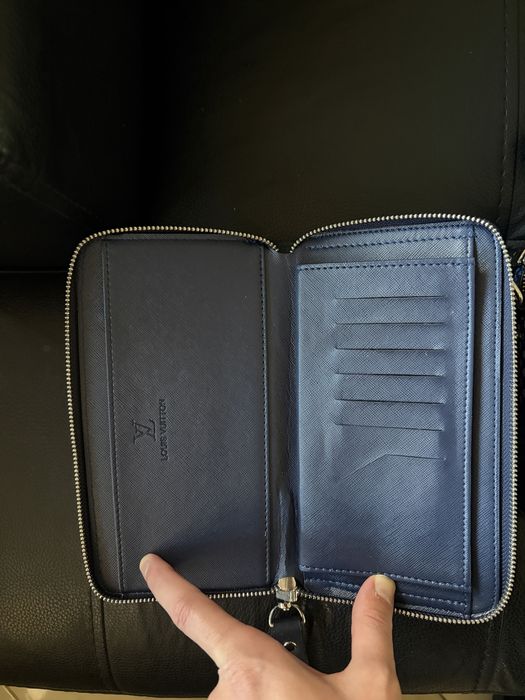 Мъжча чанта и портмоне Louis Vuitton