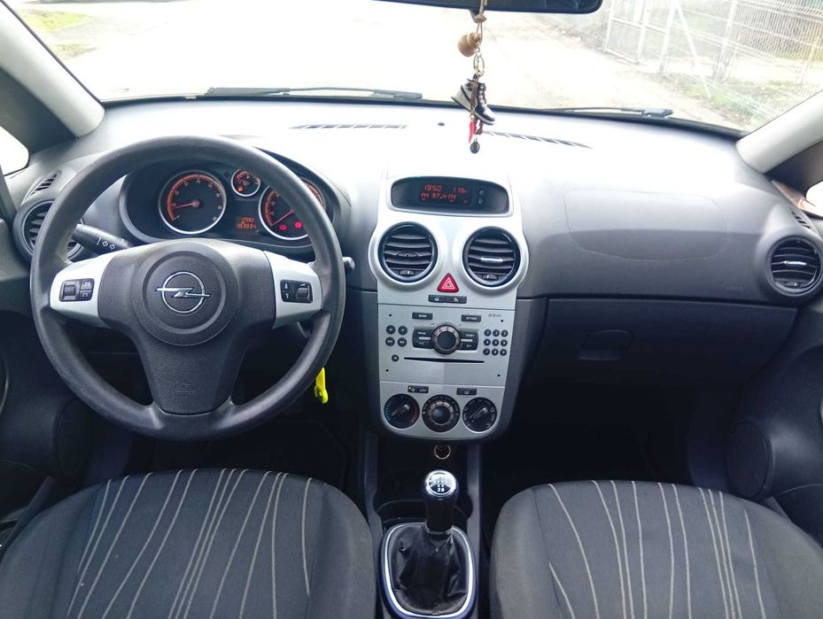 Opel Corsa 1.2 Benzina si GPL 2010