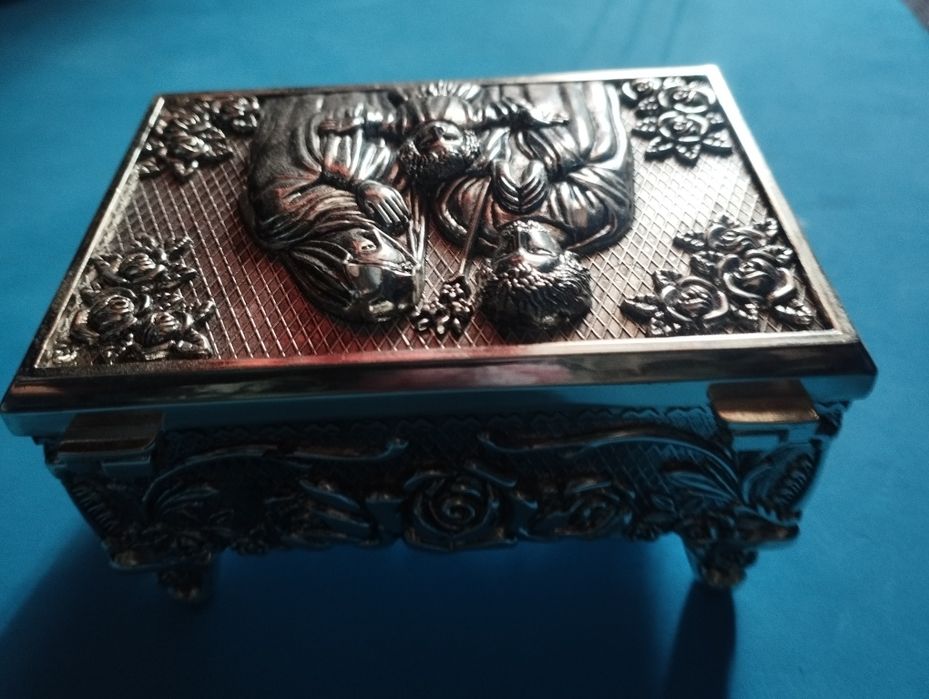 Cutie bijuterii argintata