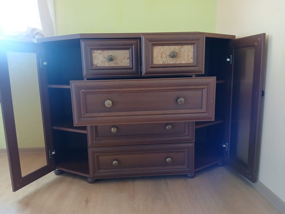 Продам мебель, 2 комода, стенка,диваны
