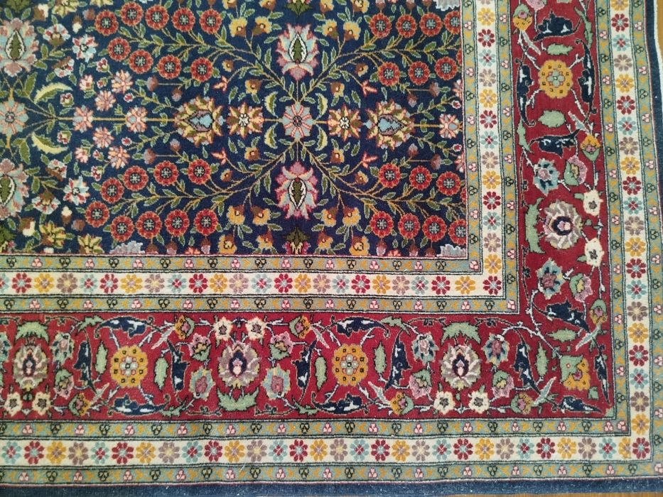 Продаётся ковёр антиквариат