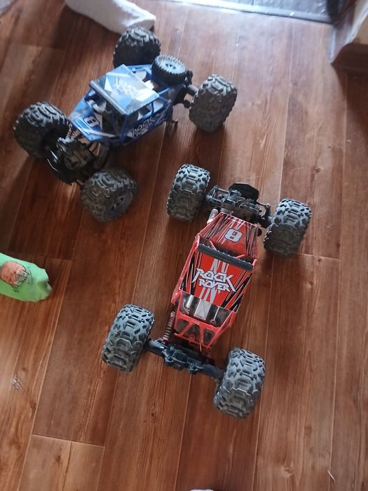 Продам машинки игровые