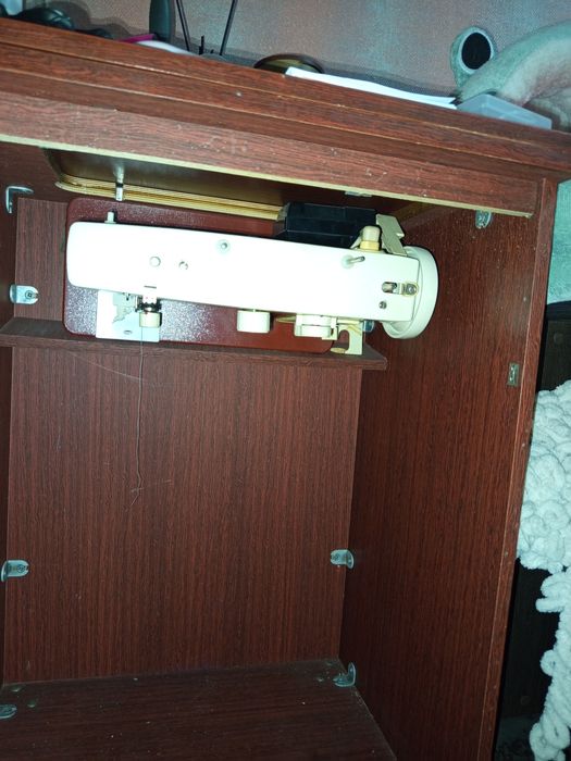 Старая швейная машина