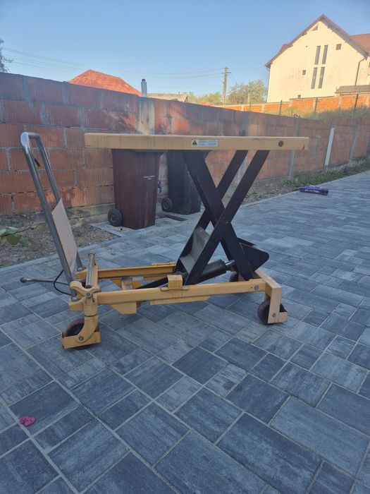 Vând masa Hidrailică ridică 800 kg