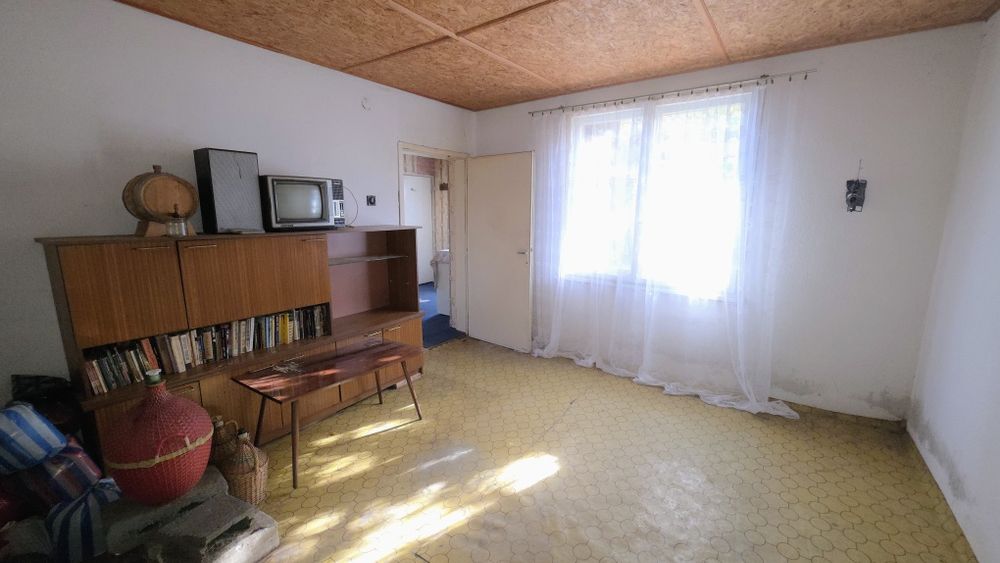 Продава се къща в центъра на село Чуковец, община Радомир