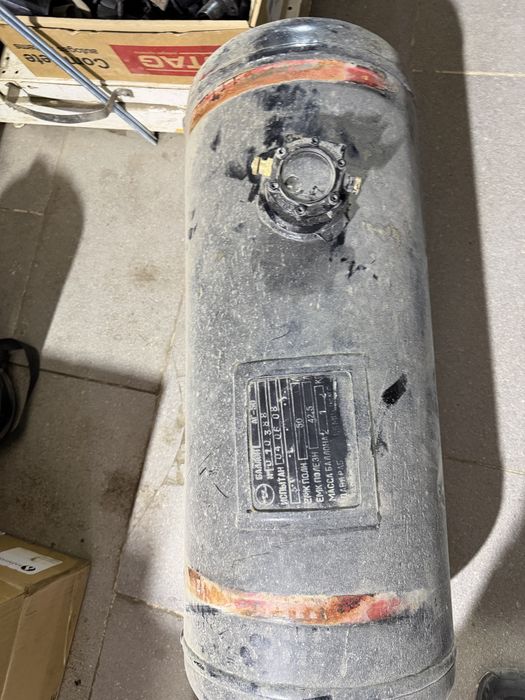 Газовыи. Балон с кранштеином