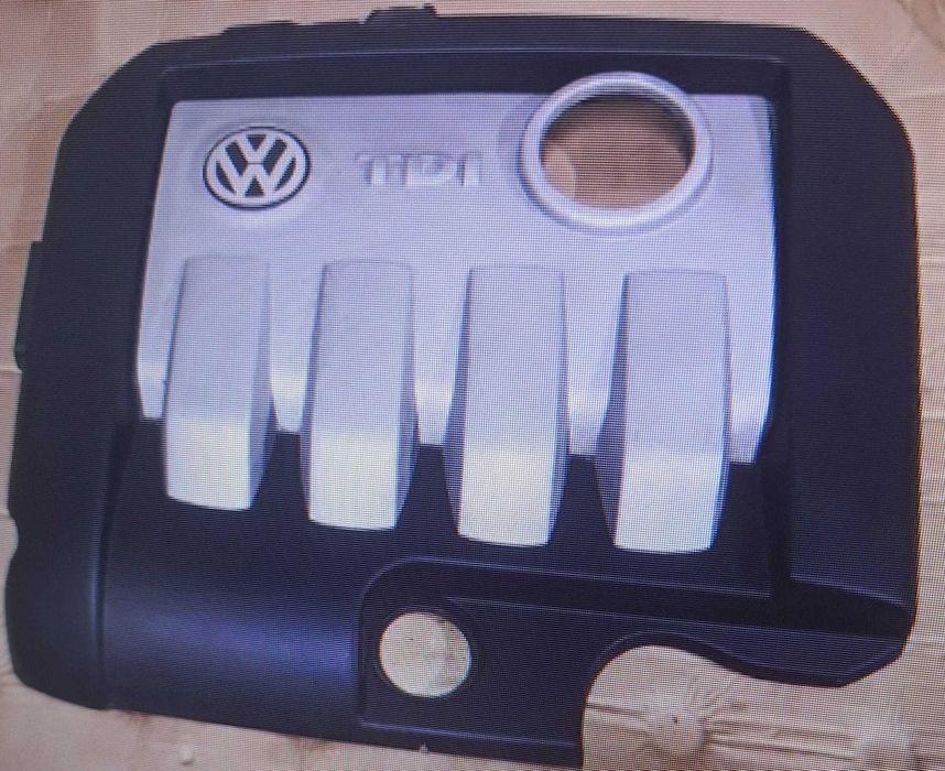 Capac motor pentru VW Passat B6