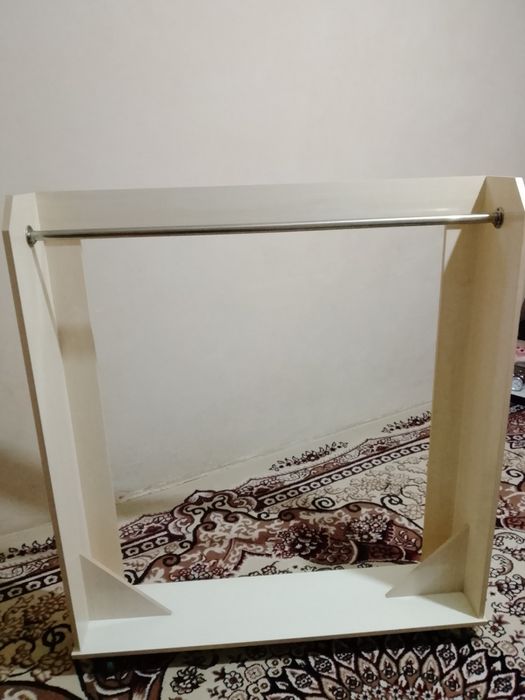 Напольная вешалка