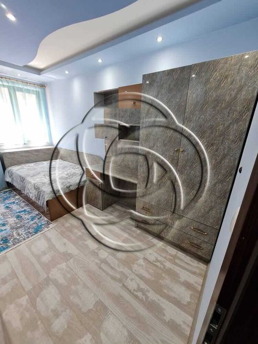 Дава се под наем Тристаен апартамент в Пловдив, Христо Смирненски - 117 кв.м за 568.14 € - Снимка #1