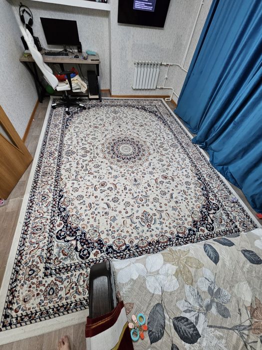 Ковер в хорошом состоянии