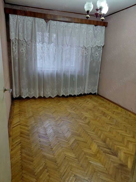 Apartament cu 3 camere decomandat etaj 3