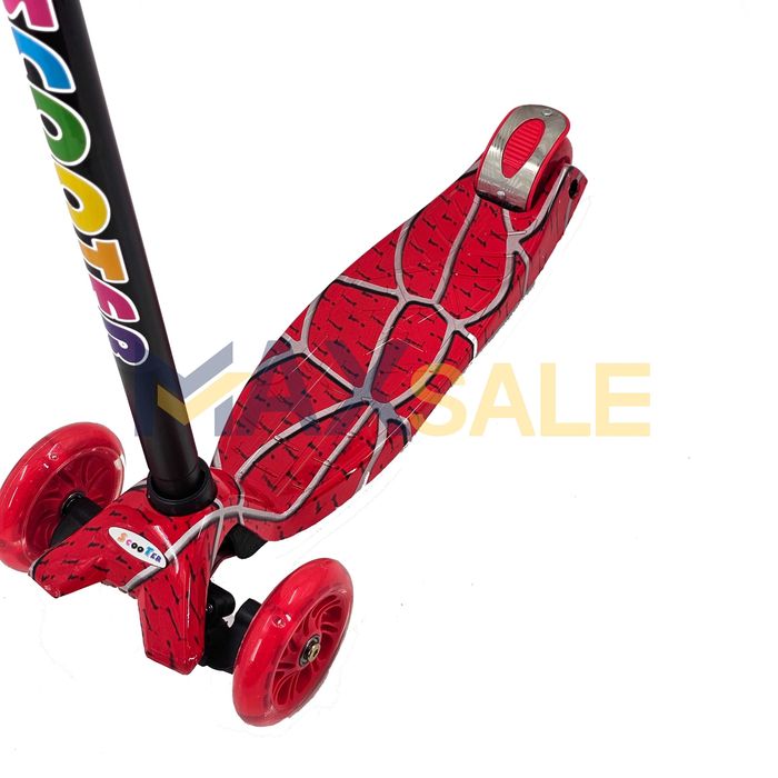 Детска тротинетка 3 светещи колела Спайдърмен червена триколка скутер