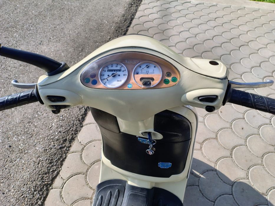 Scuter Piaggio Vespa