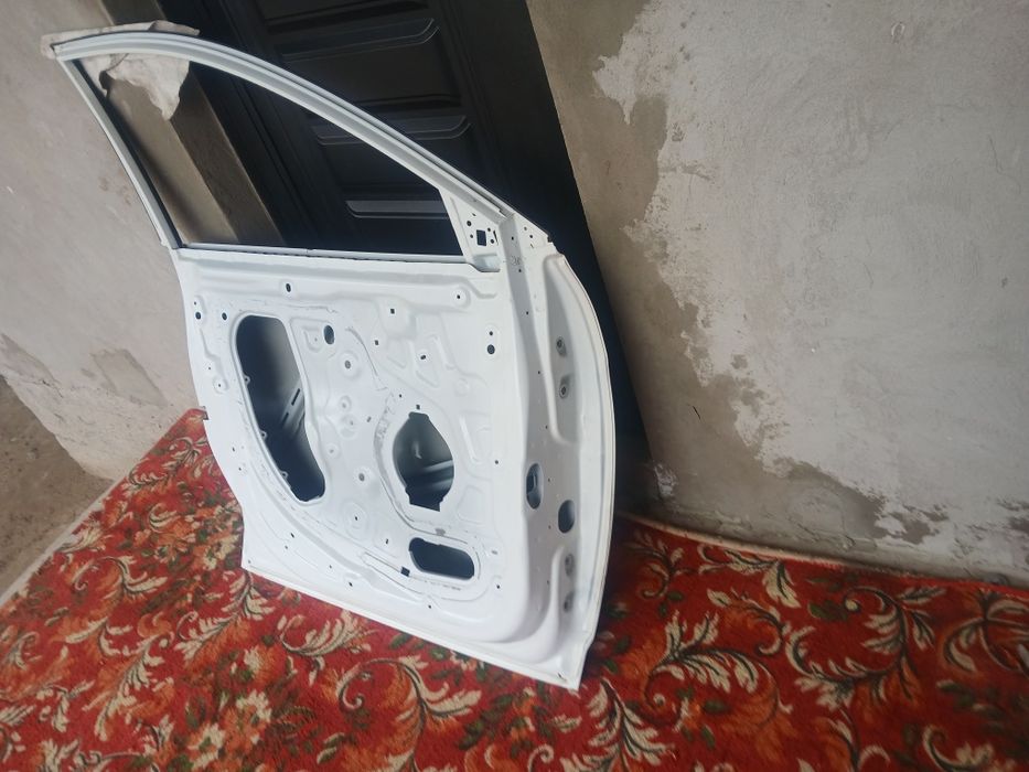 Trekker eshik old chap tomon soiladi