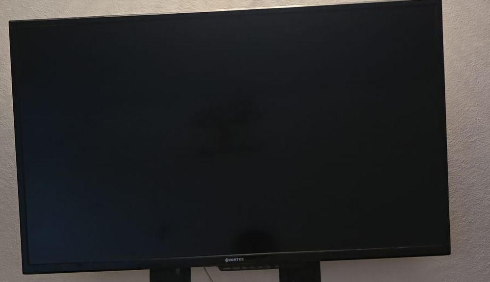 Televizoare de 81 cm Vortex si Starlight