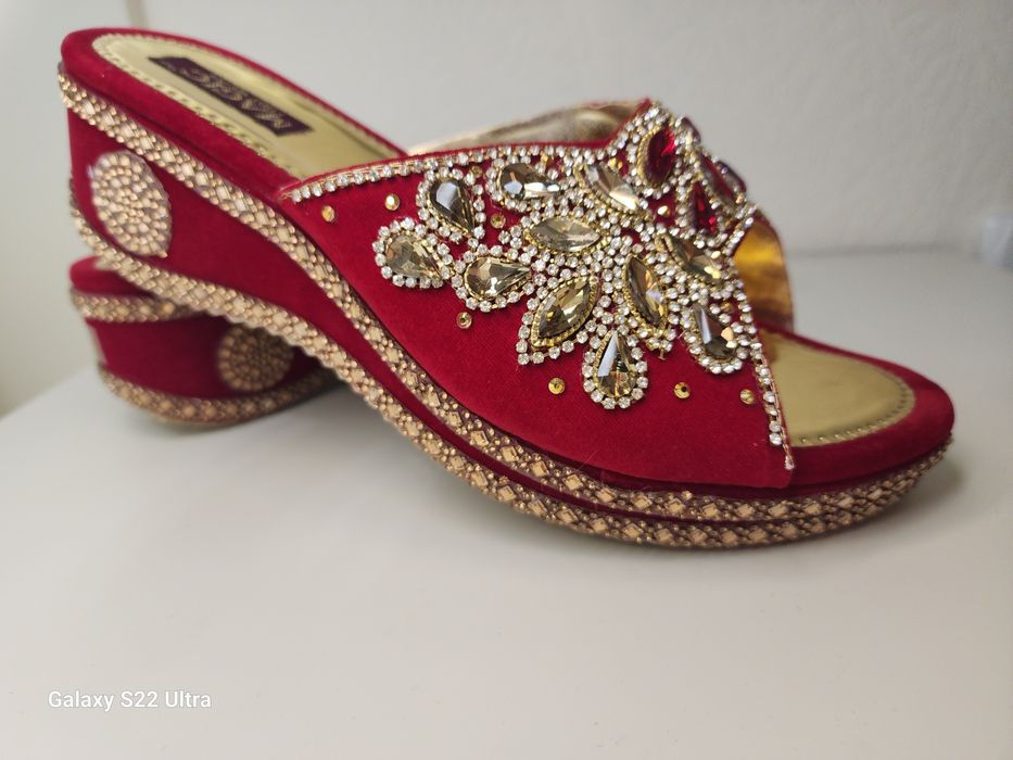 Chiroyli va qulay oyoq kiyimi