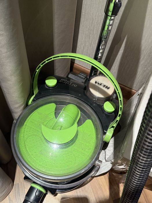 Продам пылесос Arnica