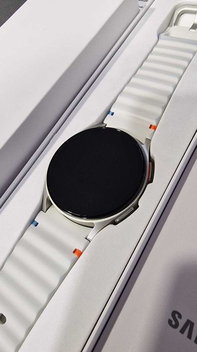 Часовник Samsung Galaxy Watch7 40mm 1г гаранция + резервна каишка