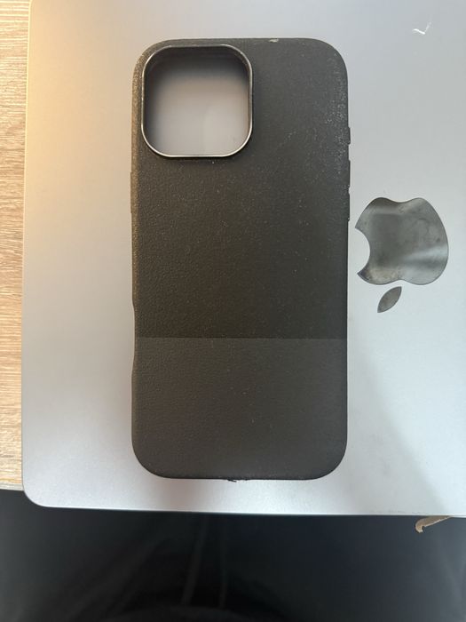 Продам дорогой кожаный чехол на 16 про макс