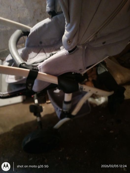 Продавам количка lorelli