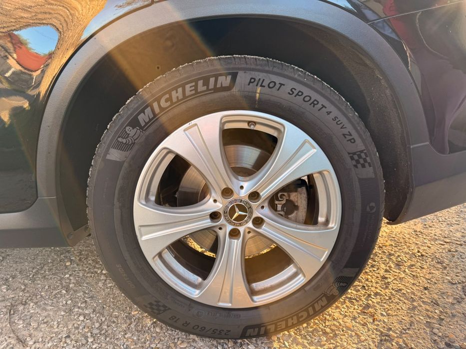 Vând sau schimb cu autoturism plus diferență
