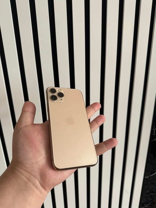 Продам айфое 11 про