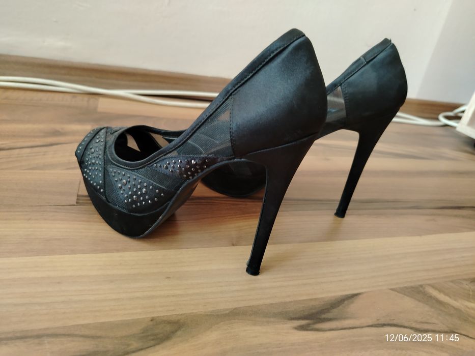 Дамски сандали на ток