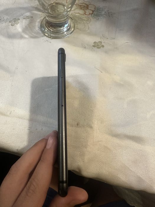 Vand iPhone 8,64 GB-folosit
