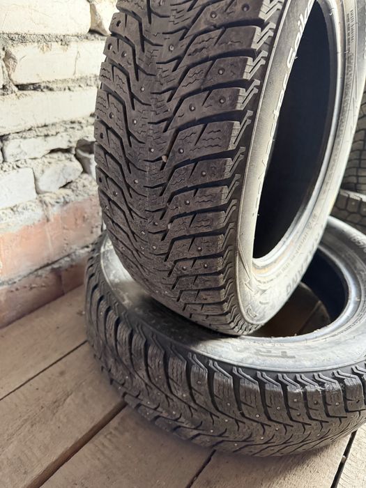 Продам две шины r15 185/65