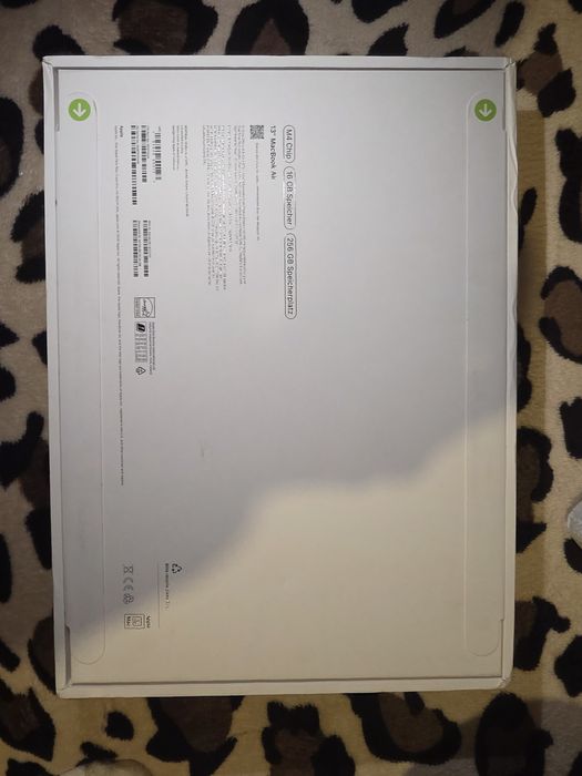 Macbook air 13 inch chip m4 16 gb 256 gb sigilat