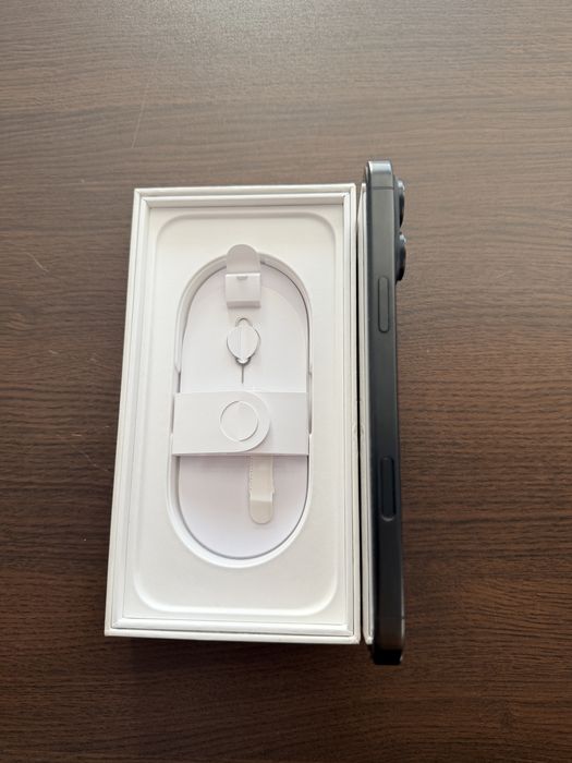 iPhone 16 Pro Max, Black Titanium