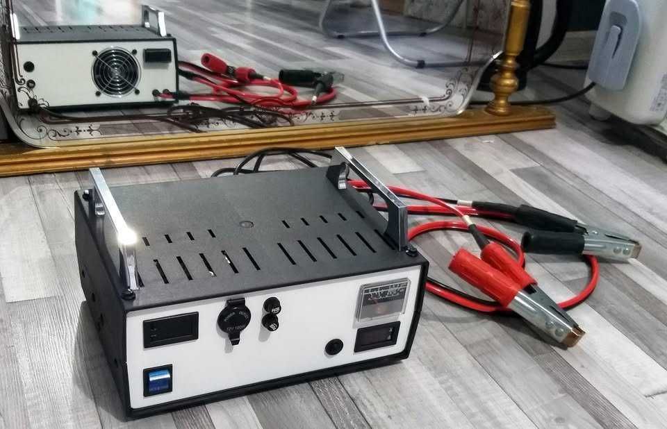 Redresor baterie auto/Incarcator/Sursa 12 V - 12 A