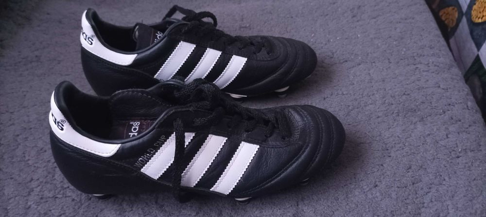 Футболни бутонки