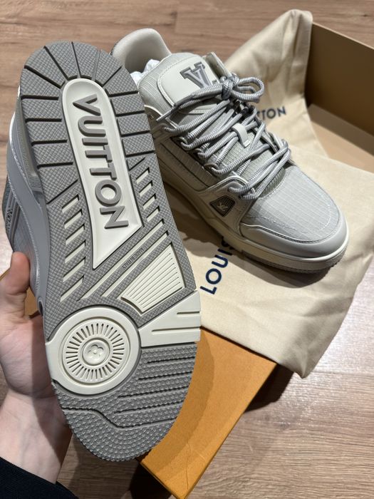 LV trainer sneaker grey