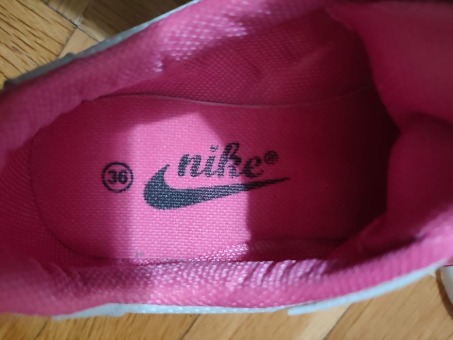 нови маратонки NIKE номер 36