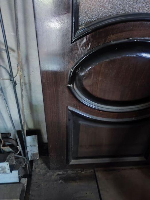 Продаю двери без дверного косяка МДФ шпон, цена за 1 дверь 200.000 сум