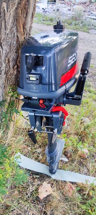 Продам лодку с мотором