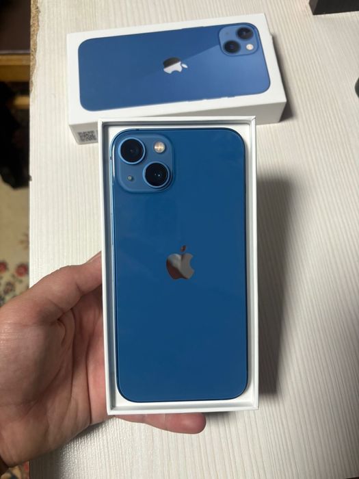 Продам IPhone 13