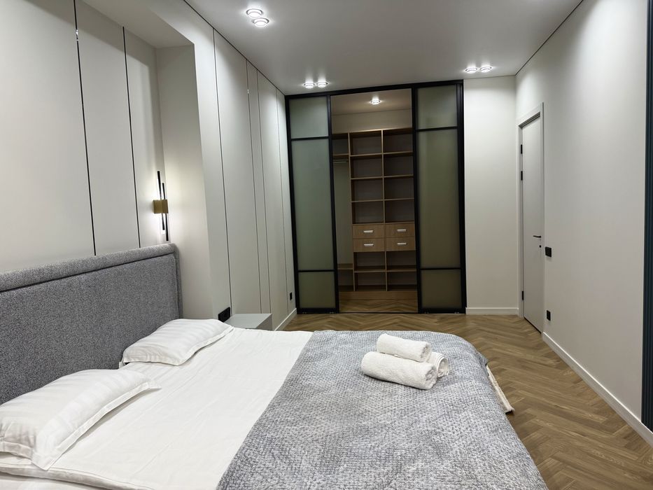 Евродвушка напротив Нурлы-тау