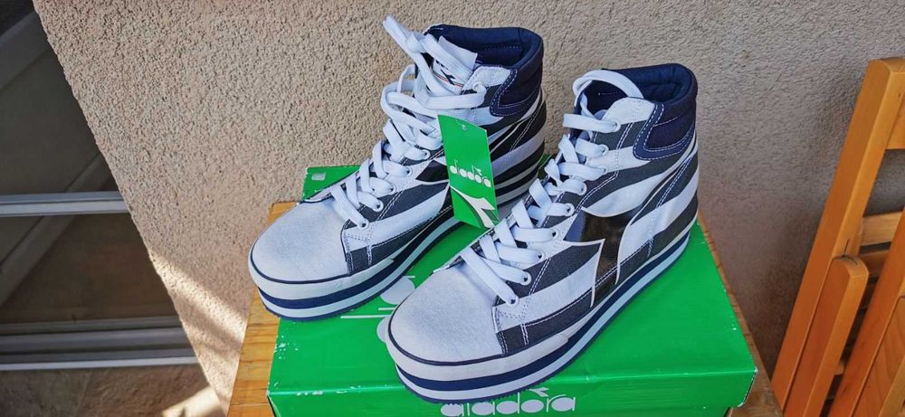 Оригинални маркови дамски сникърси / кецове DIADORA - 38 номер