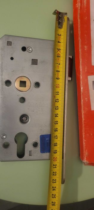 Broască ușă si mânere