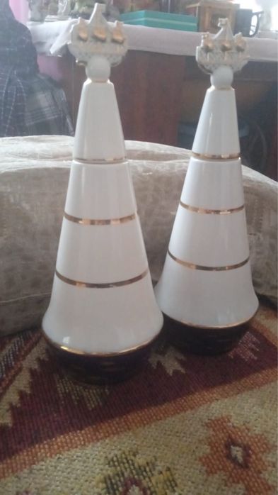 статуэтки фарфоровые и бокалы