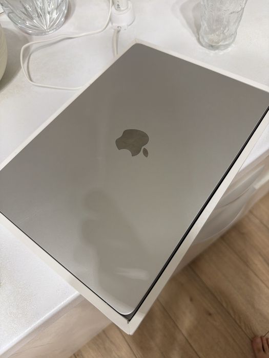 Macbook air 13 M2 8/512