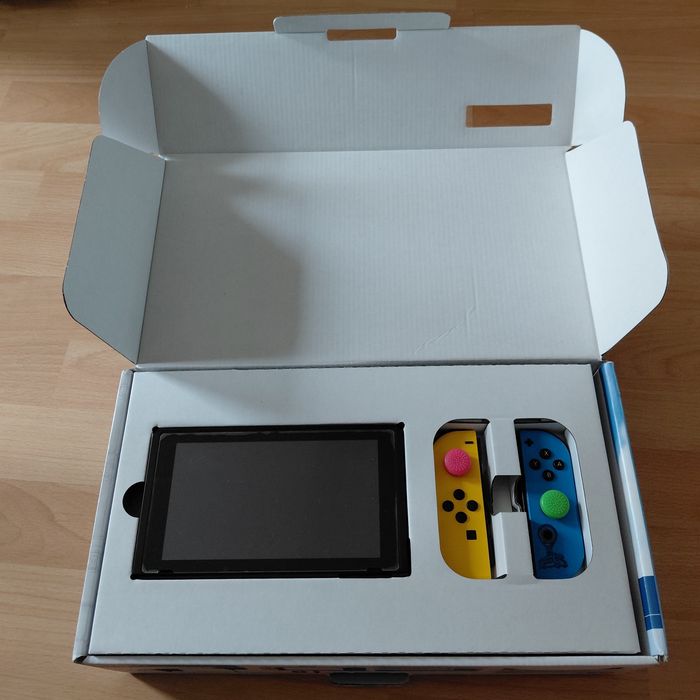 Nintendo switch +13 игри подарък.