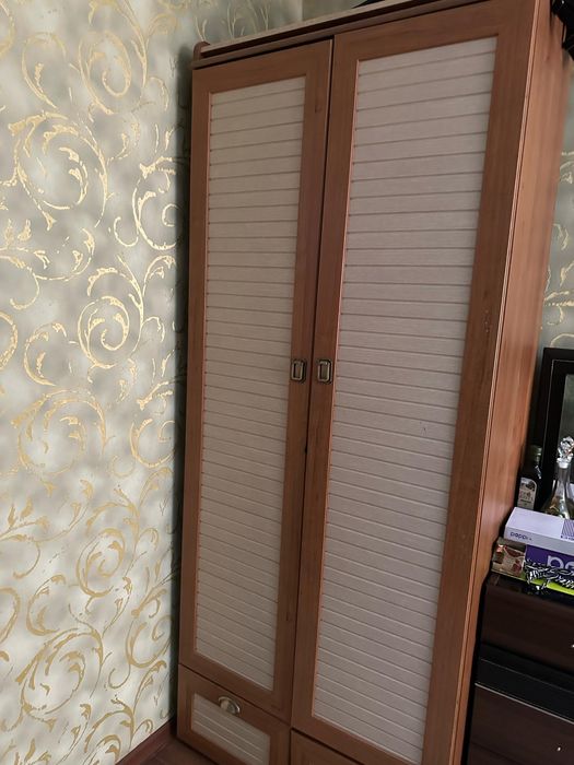 Письменный стол и шкаф