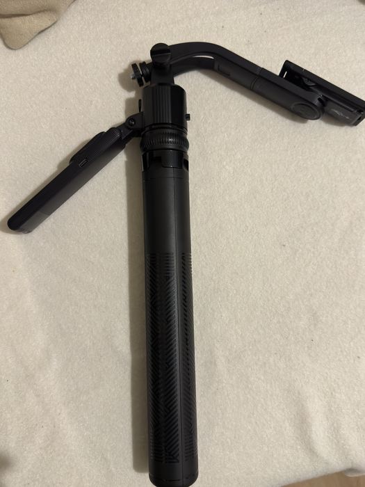 Смарт селфи стик + трипод с AI проследяване